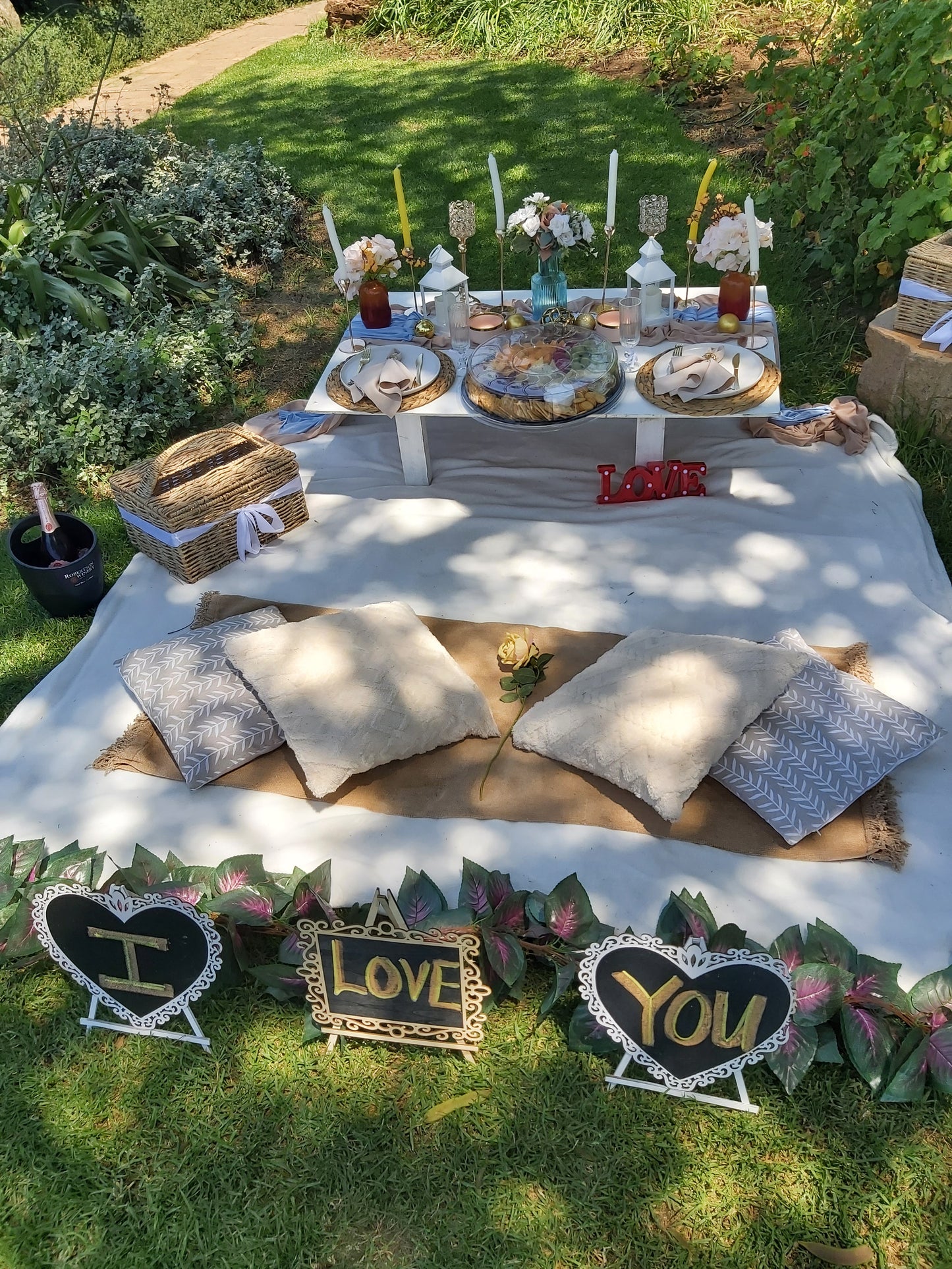 Couples All-inclusive Romantic Picnic